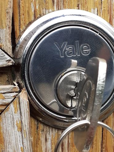 Chrome Yale rim cylinder 