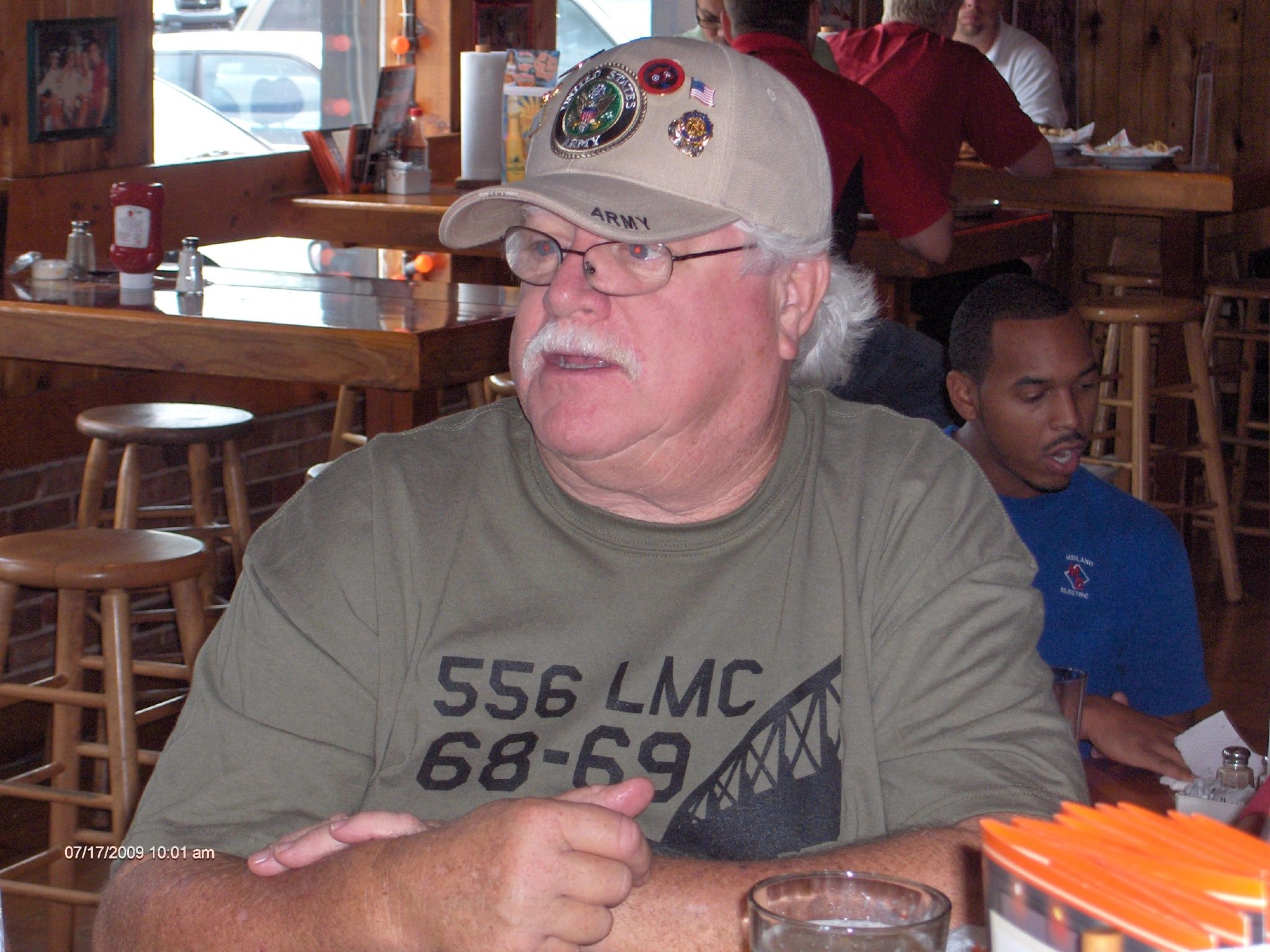 Me_at_Hooters.JPG