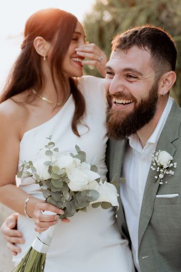 Pre- wedding consultation;
Up to 4 hours shooting;
200 +  photos;
Color correction in photographer's