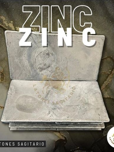 Placas de zinc apiladas.