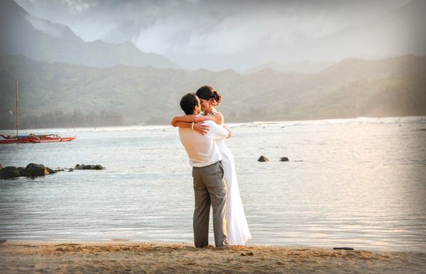 kauai beach wedding puu poa bride and groom