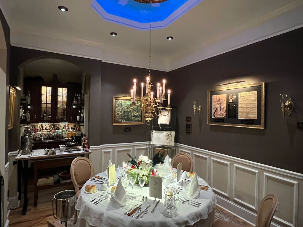 Be the architect of your table. 
From furniture to flatware, I will share my knowledge & experience.