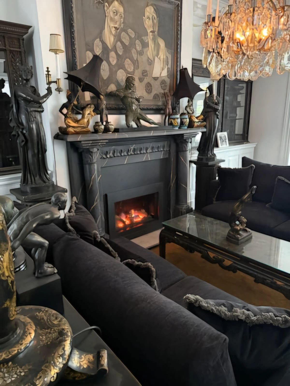 Marble-effect Venetian Plaster, crafted with precision and premium materials