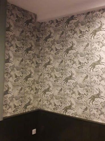 Wallpapered commercial property✅
