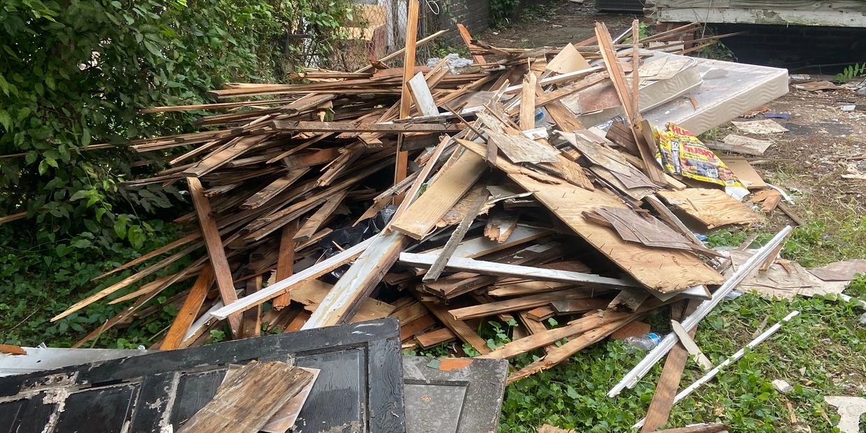 Construction debris removal service in Richmond 
Remodel debris pickup
commercial debris removal