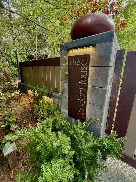 The Bandon House Entrance Sign