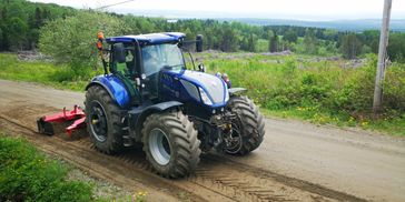 Niveler, resurfacer et damer le sol