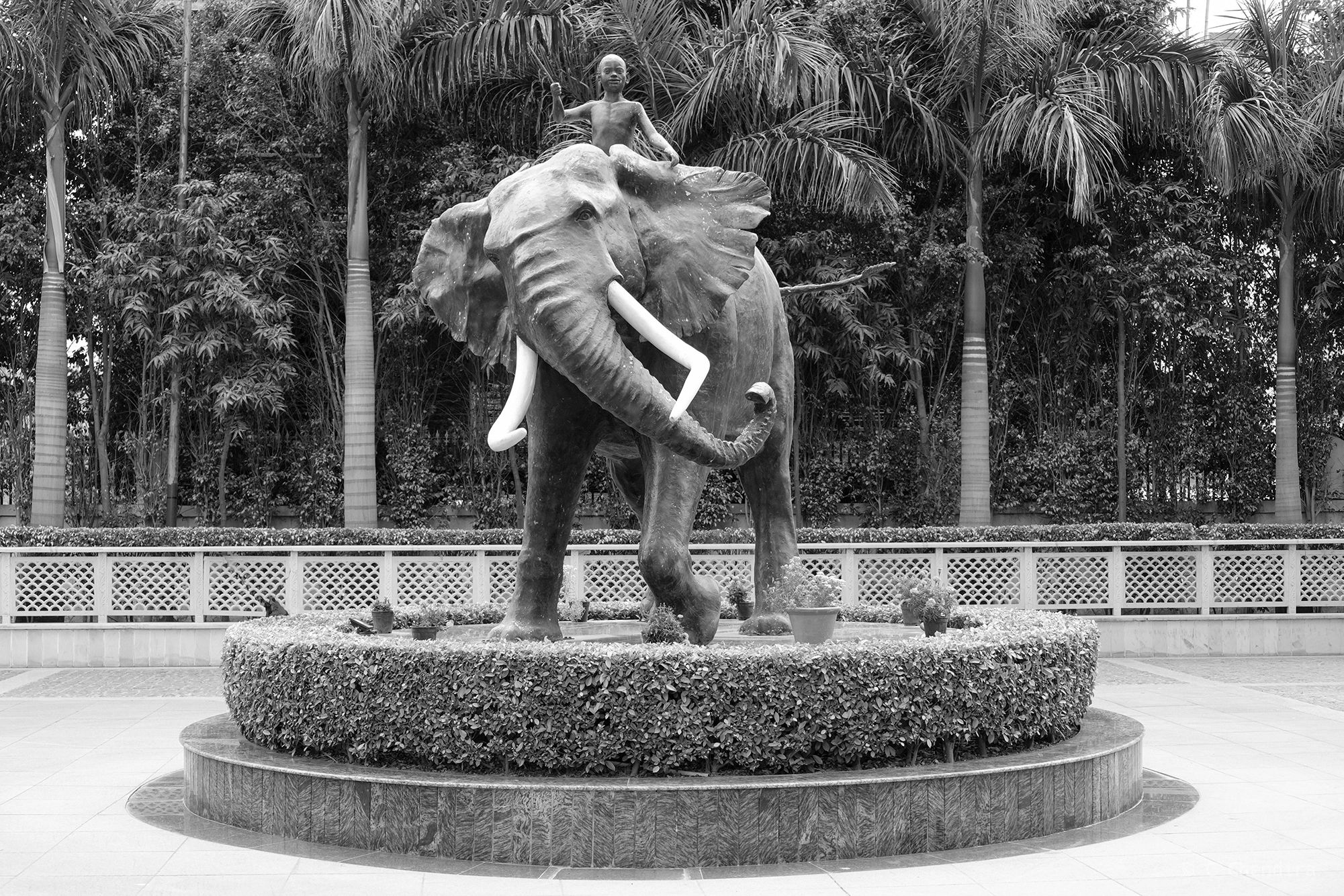 Outdoor sculpture of elephant & child mahout. HR, India. Black & white. 1/30; f/3.6; ISO-250; 32 mm