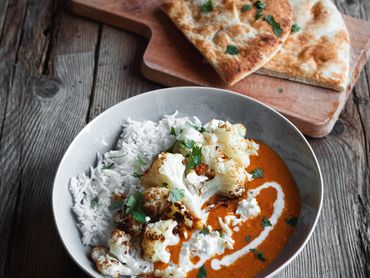 Roasted cauliflower curry with rice and flat bread