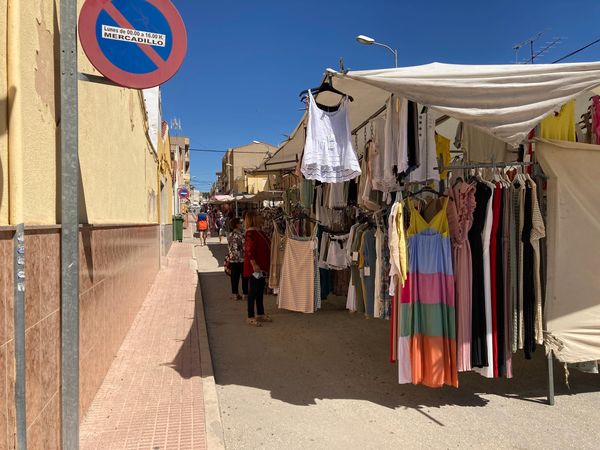 Sax market clothes & crafts