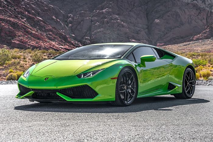 Green Lamborghini Huracan
