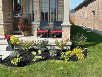 Front garden bed refreshed and mulched