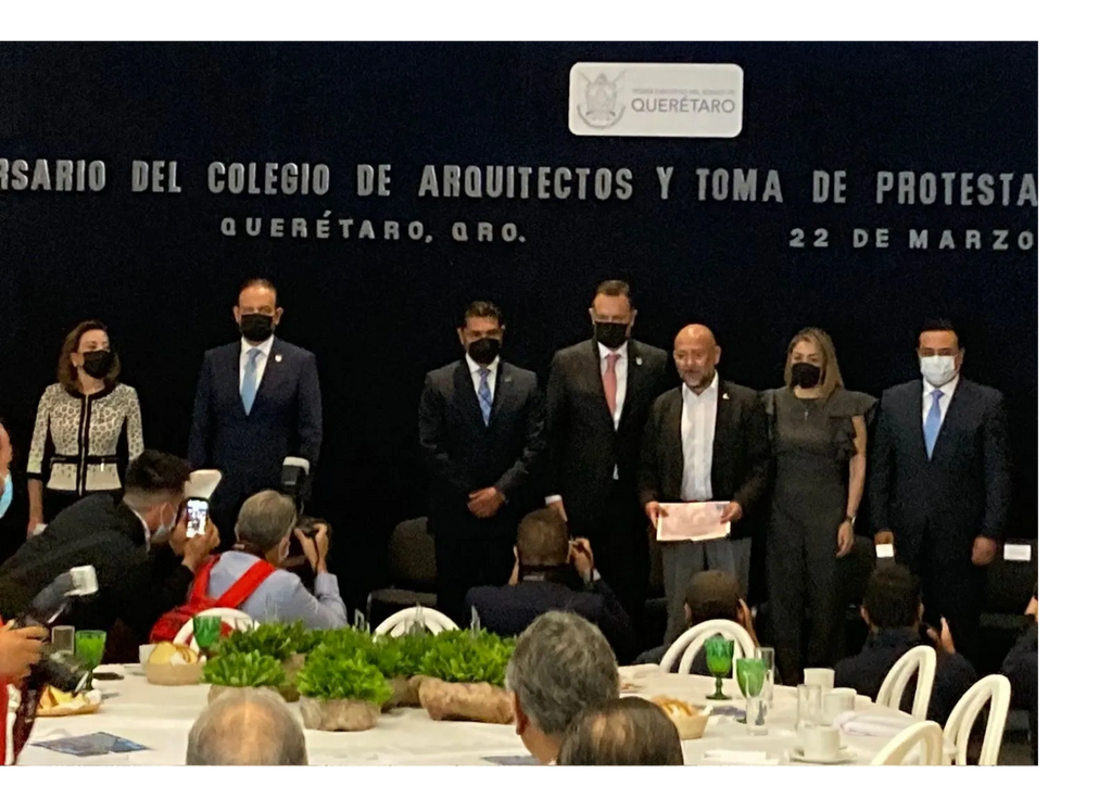 Ganador del 1er lugar en escultura para la celebración del 50 aniversario del Colegio de Arquitectos