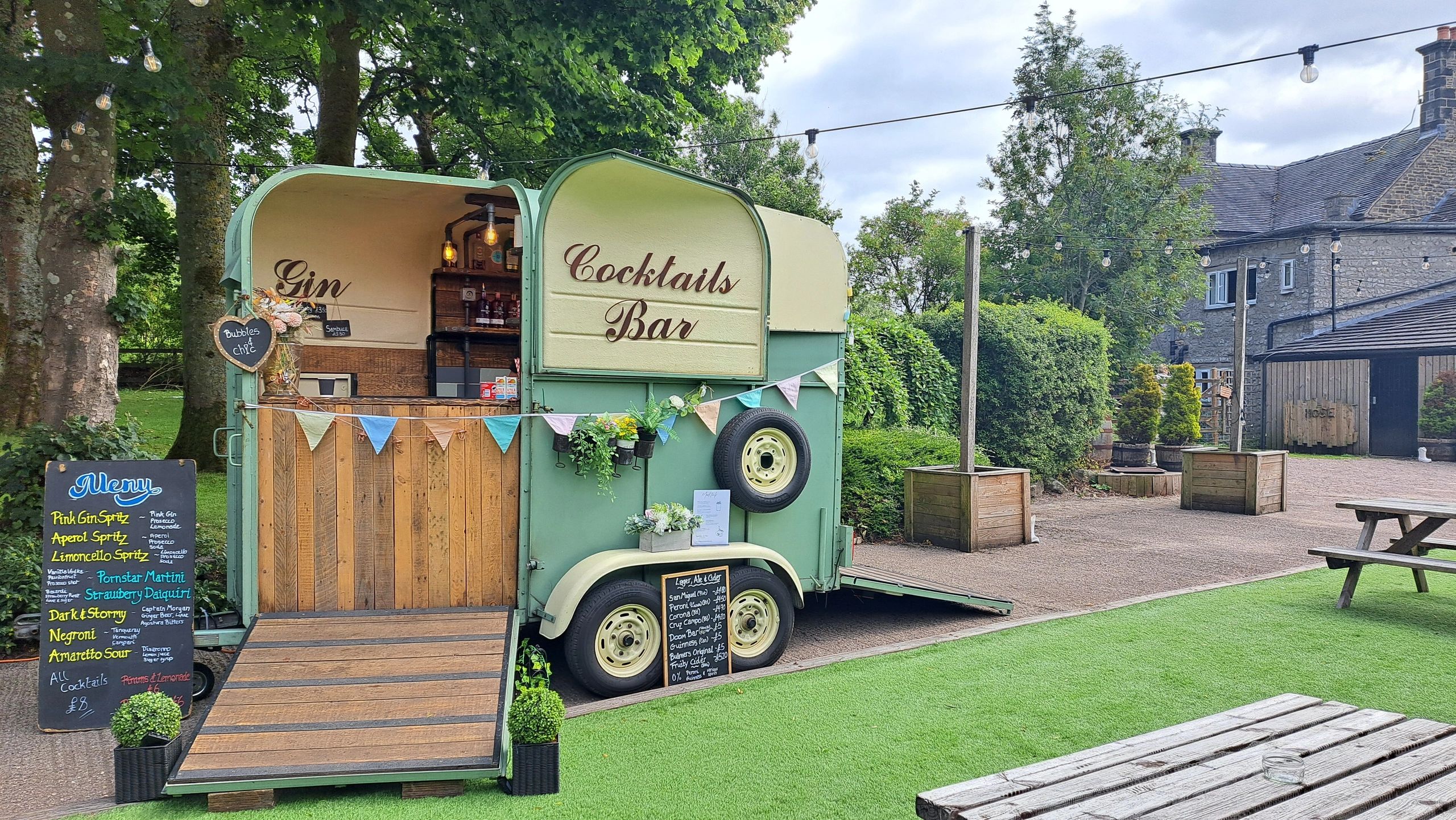 Bubbles and Chic Horsebox Bar in Manchester
