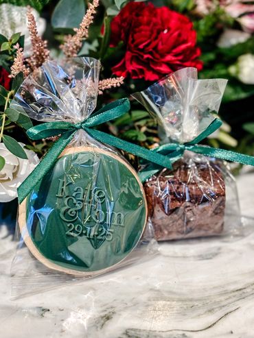 Emerald green personalised biscuit wedding favours and brownie wedding favours.