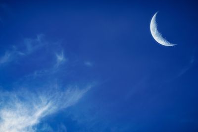 Australian Nature Calendar showing waxing moon in the southern hemisphere sky