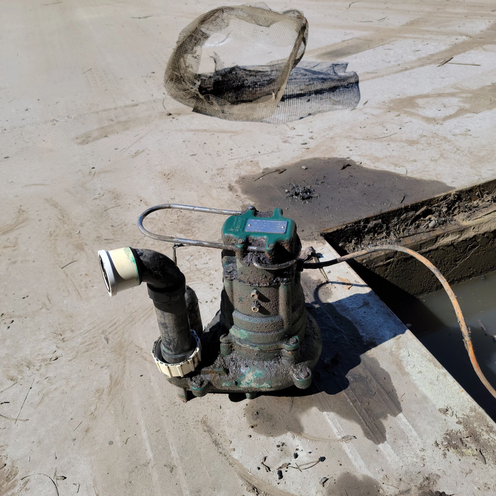 Loading dock sump pump