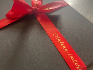 gift with red bow 