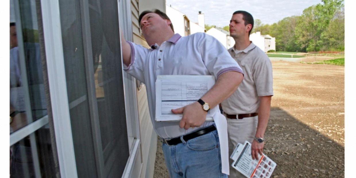 4 point inspection, Inspector performing 4 point inspection, 4 point inspection in Weston Florida