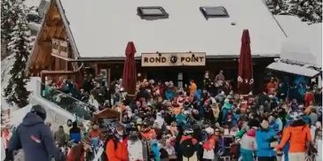 Le Rond-Point Méribel - Drinks, Lunch & Apres-Ski with bands 7/7.