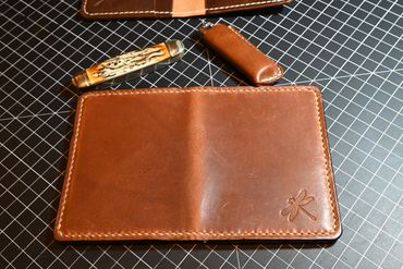 Wallet with pocket knives