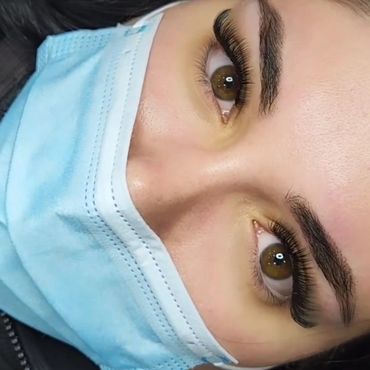 Light Volume cat look lashes + brow tint shape