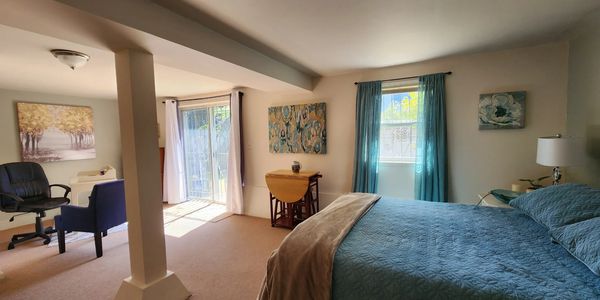 Warm and comfortable QHHT session room in San Francisco Bay for quantum healing hypnosis with Eve