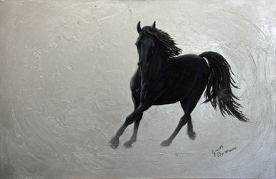 Black silver. Cheval noir en mouvement sur fond argenté.