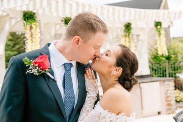 Bride and Groom Formal Wedding Photo, Kissing.