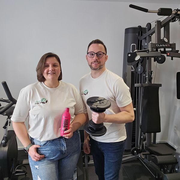 Équipe Body Fit Live proposant coaching sportif, hypnose et nutrition dans un studio privé à Ath.