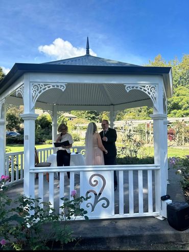 Whanganui Wedding Celebrant Prue officiating a local wedding with a couple saying vows