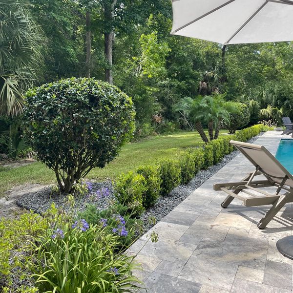 bush trimming
landscaping
