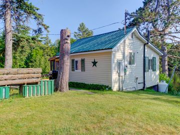 pioneer point cottages, cottage rental, boat rental, fishing, weslemkoon lake, gilmour, beach