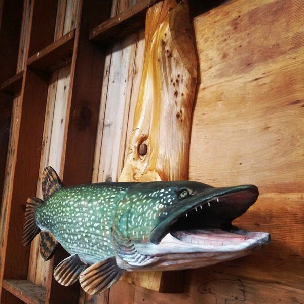 chainsaw carve northern pike wall mount for cabin