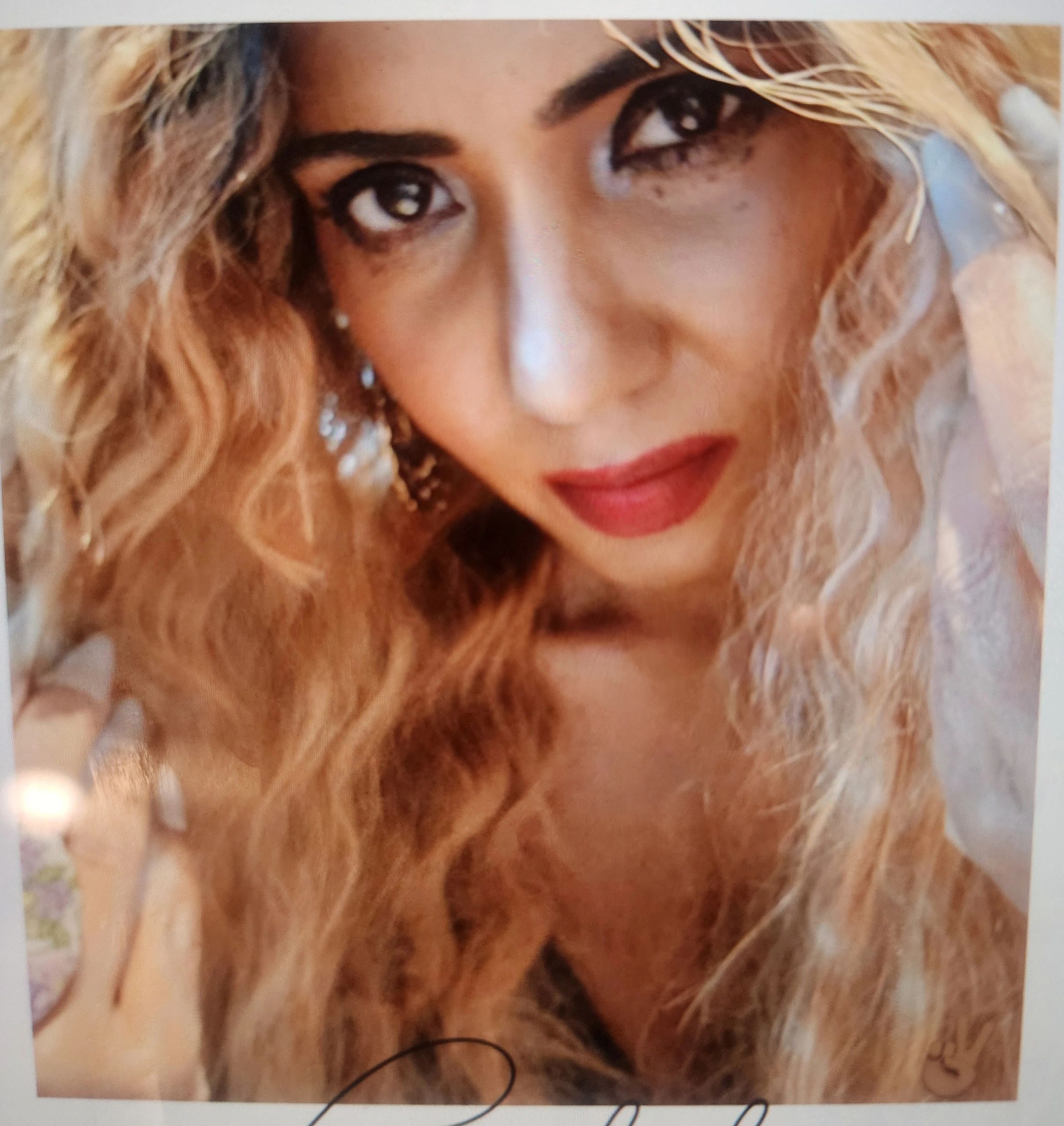 My Beauty in a Bottle & Showface
 Skin Hair Cosmetics 
IntuitiveARTNoise