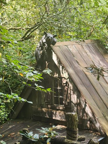 Bear chainsaw carving, carver Chris Gagnon