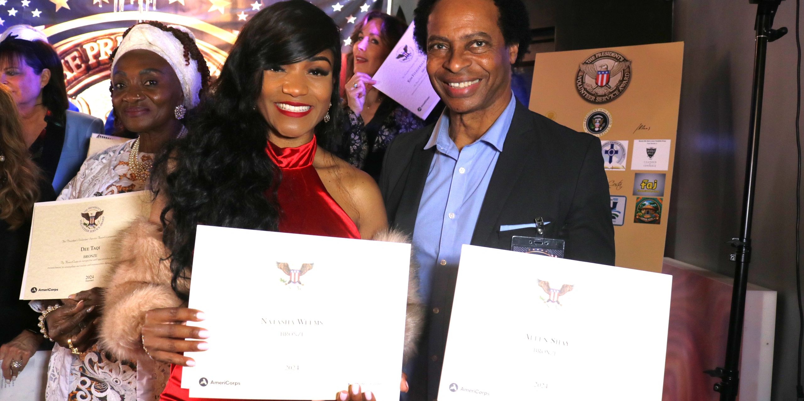 Queennak Foundation giving Presidential awards to volunteers 