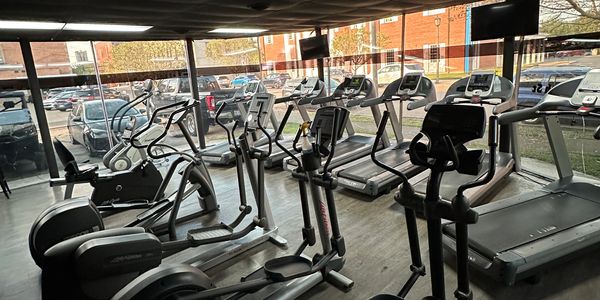Icon Fitness Has a cardio room equipped with treadmills, elipticals, seated bike and stairmaster! 