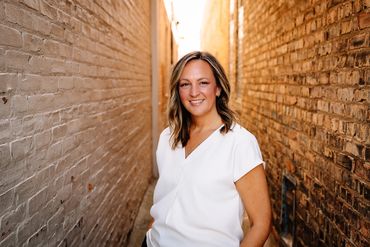 Shannon Rose Photographer Cary Crystal Lake Algonquin IL Senior Portrait Natural Light Photographer