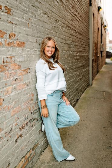 Shannon Rose Photographer Cary Crystal Lake Algonquin IL Senior Portrait Natural Light Photographer