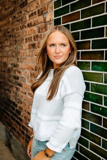 Shannon Rose Photographer Cary Crystal Lake Algonquin IL Senior Portrait Natural Light Photographer