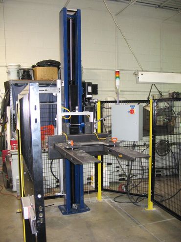 HYDRAULICALLY POWERED ELECTRONICALLY CONTROLLED ELEVATOR LIFT STATION TO RAISE AND LOWER & DOLLY