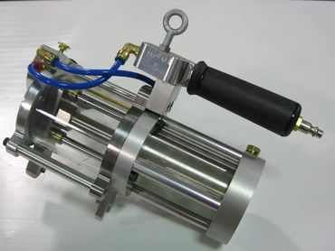 PRODUCT ASSEMBLY TOOL CUSTOM DESIGNED PNEUMATIC TO PRESS HANDLE C-56 RIVET 2 MAUSER 15 G DRUM M-4232