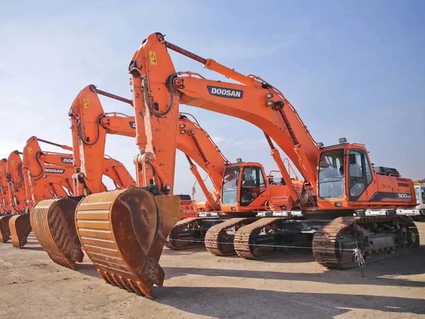 Heavy arm digging machinery.