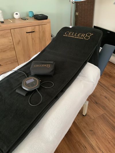  Celler8 device on a treatment bed.