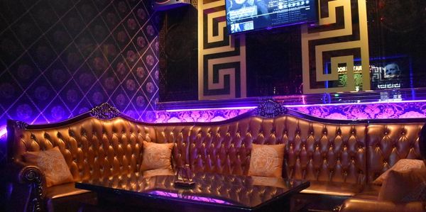 Luxurious brown leather sofa with golden cushions in a stylish lounge.
