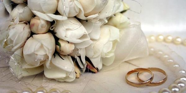 Bridal bouquet and wedding rings