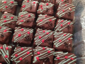 Brownie with Christmas tree design