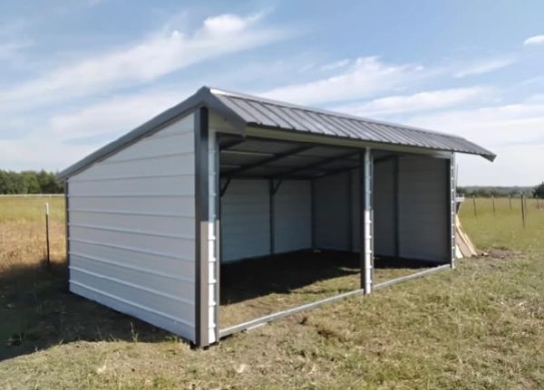 Loafing shed 