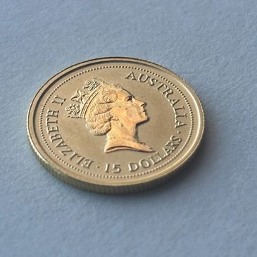 Australian 15 dollar coin featuring Queen Elizabeth II profile.